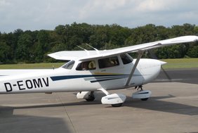 Kleinflugzeug auf dem Flugplatz Telgte
