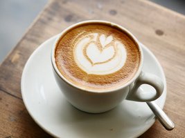 Herz im Cappuccinoschaum 